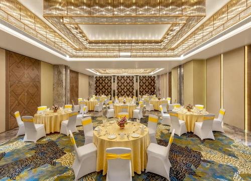 Sarovar portico
