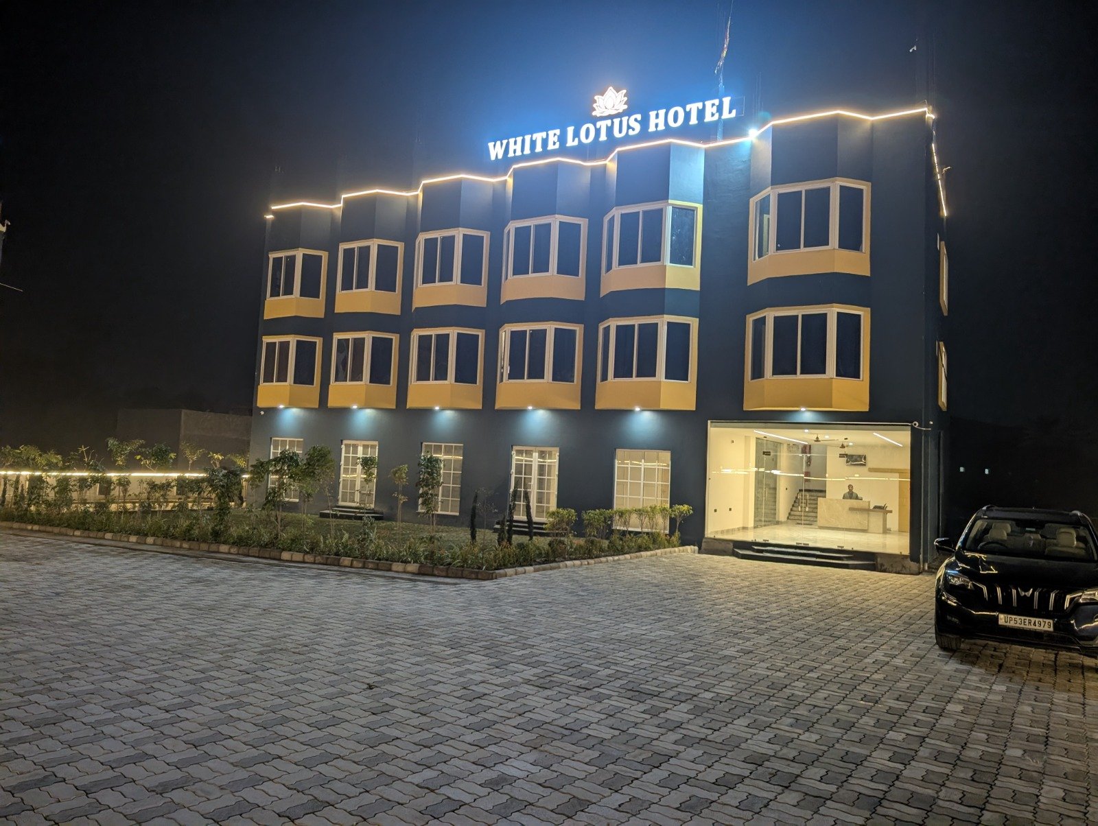 Hotel White Lotus